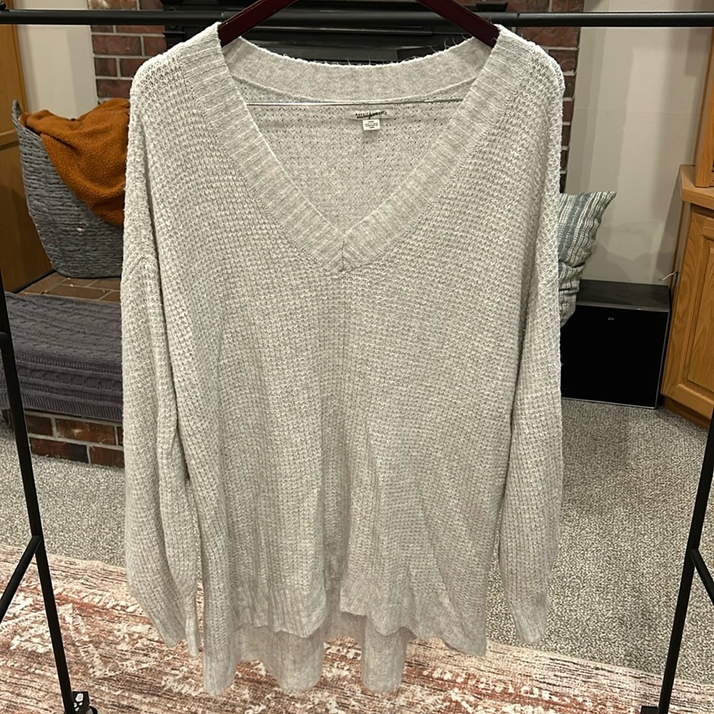 American Eagle grey white sweater